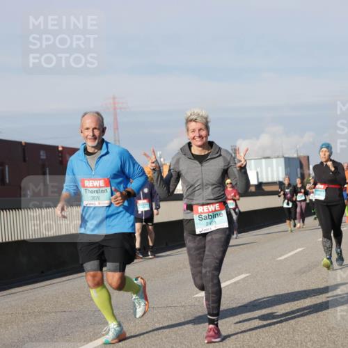 03.10.2025 - Köhlbrandbrückenlauf Jannik Wohlers http://msf.ph/oto/9081151 03.10.2025 10:02:15 Position 3 3676, 2421 meine-sportfotos.de