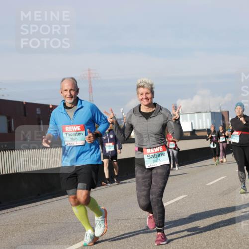 03.10.2025 - Köhlbrandbrückenlauf Jannik Wohlers http://msf.ph/oto/9081159 03.10.2025 10:02:15 Position 3 3676, 2421 meine-sportfotos.de