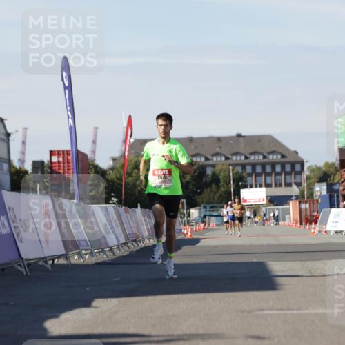 03.10.2025 - Köhlbrandbrückenlauf Jannik Wohlers http://msf.ph/oto/9081186 03.10.2025 12:50:36 Ziel 6248 meine-sportfotos.de