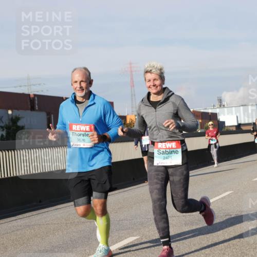 03.10.2025 - Köhlbrandbrückenlauf Jannik Wohlers http://msf.ph/oto/9081188 03.10.2025 10:02:15 Position 3 3676, 2421, 1538 meine-sportfotos.de