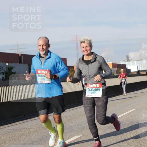03.10.2025 - Köhlbrandbrückenlauf Jannik Wohlers http://msf.ph/oto/9081195 03.10.2025 10:02:15 Position 3 3676, 2421 meine-sportfotos.de
