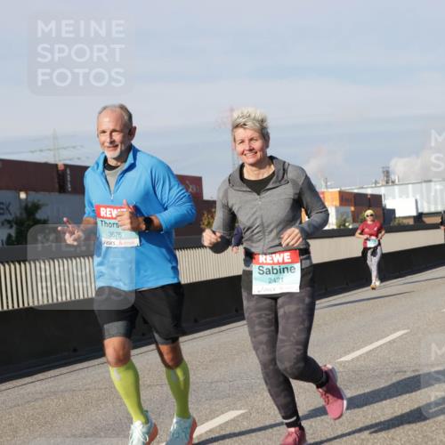 03.10.2025 - Köhlbrandbrückenlauf Jannik Wohlers http://msf.ph/oto/9081197 03.10.2025 10:02:15 Position 3 3676, 2421 meine-sportfotos.de