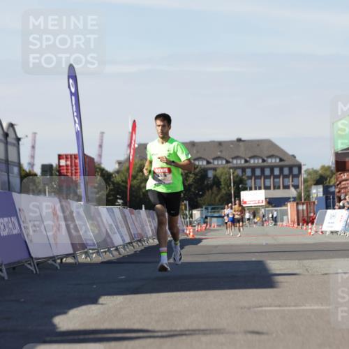 03.10.2025 - Köhlbrandbrückenlauf Jannik Wohlers http://msf.ph/oto/9081201 03.10.2025 12:50:36 Ziel 6248 meine-sportfotos.de