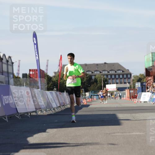 03.10.2025 - Köhlbrandbrückenlauf Jannik Wohlers http://msf.ph/oto/9081233 03.10.2025 12:50:36 Ziel 6248 meine-sportfotos.de