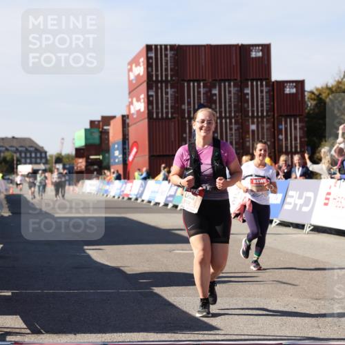 03.10.2025 - Köhlbrandbrückenlauf Lena Gebhardt http://msf.ph/oto/9081257 03.10.2025 13:46:55 Ziel 5275, 5295, 5372, 5388, 5759, 6558 meine-sportfotos.de