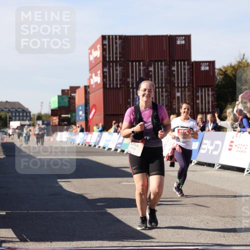03.10.2025 - Köhlbrandbrückenlauf Lena Gebhardt http://msf.ph/oto/9081268 03.10.2025 13:46:55 Ziel 5275, 5295, 5372, 5388, 5759, 6558 meine-sportfotos.de