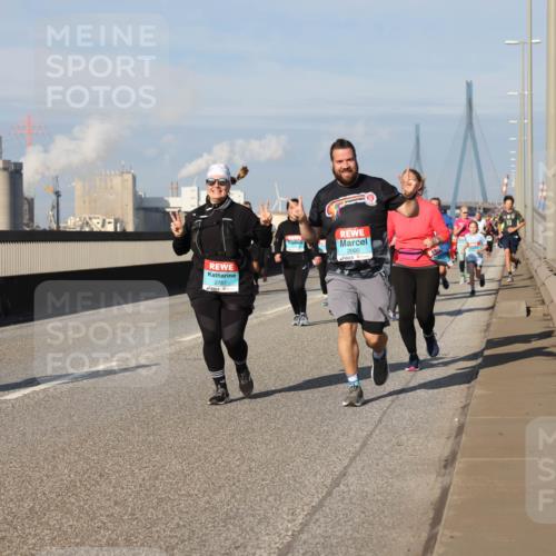 03.10.2025 - Köhlbrandbrückenlauf Lena Gebhardt http://msf.ph/oto/9081283 03.10.2025 10:04:13 Position 2 2787, 2000 meine-sportfotos.de