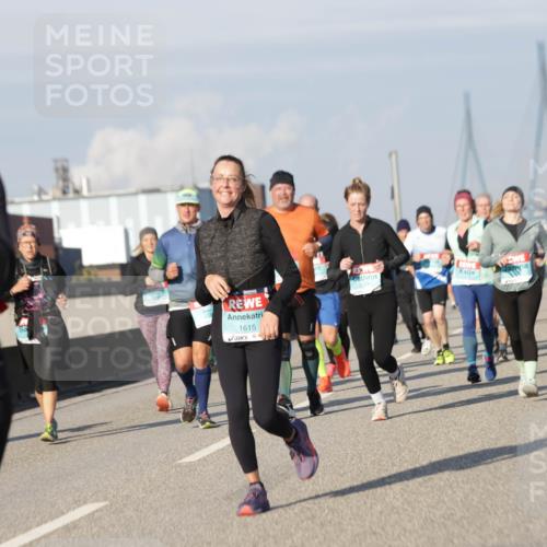 03.10.2025 - Köhlbrandbrückenlauf Jannik Wohlers http://msf.ph/oto/9081290 03.10.2025 10:02:17 Position 3 1615 meine-sportfotos.de