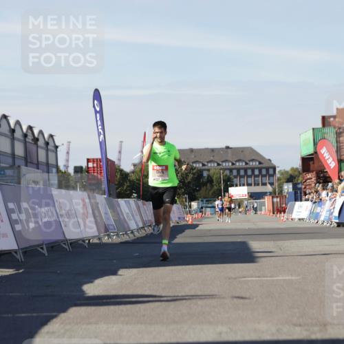 03.10.2025 - Köhlbrandbrückenlauf Jannik Wohlers http://msf.ph/oto/9081299 03.10.2025 12:50:36 Ziel 6248 meine-sportfotos.de