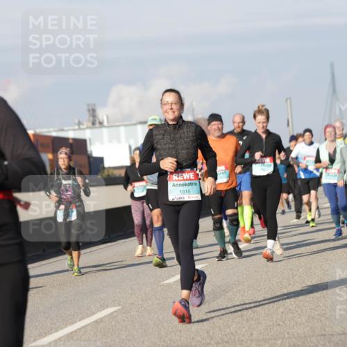 03.10.2025 - Köhlbrandbrückenlauf Jannik Wohlers http://msf.ph/oto/9081313 03.10.2025 10:02:18 Position 3 38, 1615, 1479 meine-sportfotos.de