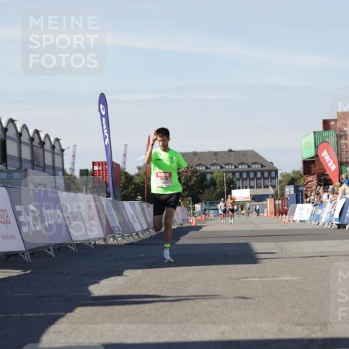 03.10.2025 - Köhlbrandbrückenlauf Jannik Wohlers http://msf.ph/oto/9081316 03.10.2025 12:50:36 Ziel 6248 meine-sportfotos.de