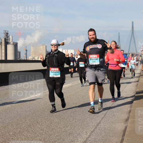 03.10.2025 - Köhlbrandbrückenlauf Lena Gebhardt http://msf.ph/oto/9081333 03.10.2025 10:04:13 Position 2 2787, 2000 meine-sportfotos.de