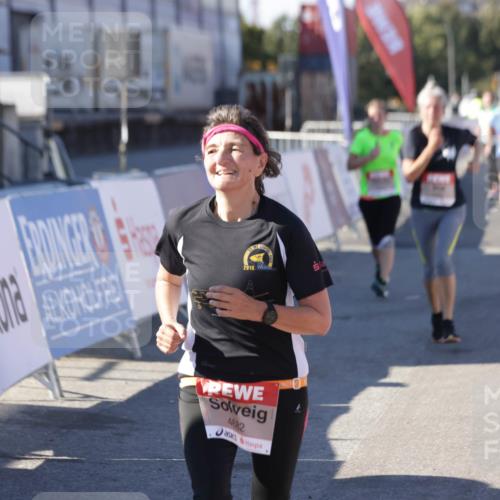 03.10.2025 - Köhlbrandbrückenlauf Jannik Wohlers http://msf.ph/oto/9081337 03.10.2025 13:18:02 Ziel 4333, 4366, 4620, 4682, 4950, 5129, 5209, 6153, 6326, 6435, 6633, 6634 meine-sportfotos.de