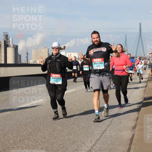 03.10.2025 - Köhlbrandbrückenlauf Lena Gebhardt http://msf.ph/oto/9081343 03.10.2025 10:04:13 Position 2 2787, 2000 meine-sportfotos.de