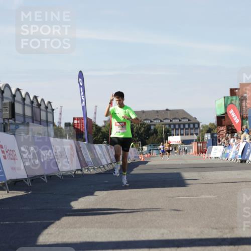 03.10.2025 - Köhlbrandbrückenlauf Jannik Wohlers http://msf.ph/oto/9081350 03.10.2025 12:50:36 Ziel 6248 meine-sportfotos.de