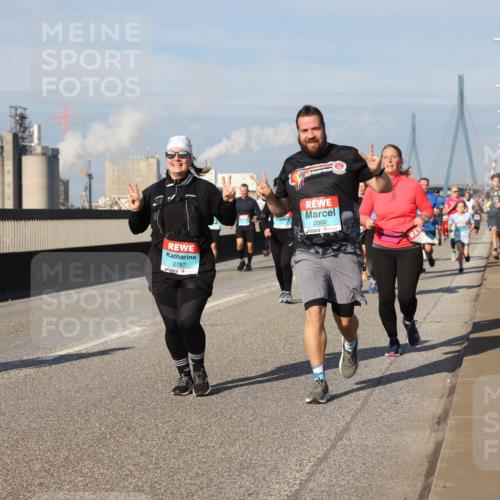 03.10.2025 - Köhlbrandbrückenlauf Lena Gebhardt http://msf.ph/oto/9081354 03.10.2025 10:04:13 Position 2 2787, 2000 meine-sportfotos.de