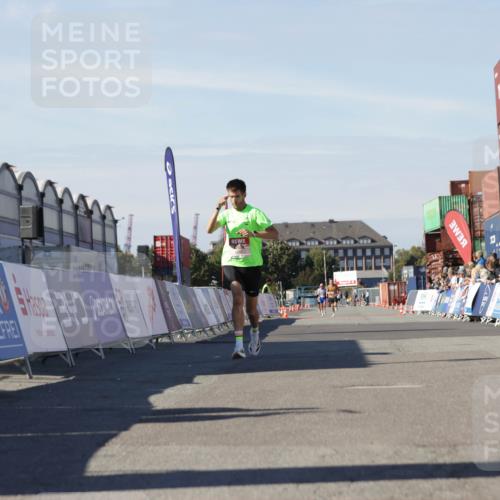03.10.2025 - Köhlbrandbrückenlauf Jannik Wohlers http://msf.ph/oto/9081357 03.10.2025 12:50:37 Ziel 6248 meine-sportfotos.de