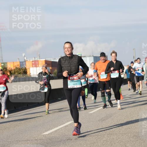 03.10.2025 - Köhlbrandbrückenlauf Jannik Wohlers http://msf.ph/oto/9081361 03.10.2025 10:02:18 Position 3 1615 meine-sportfotos.de