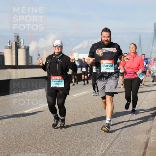 03.10.2025 - Köhlbrandbrückenlauf Lena Gebhardt http://msf.ph/oto/9081364 03.10.2025 10:04:14 Position 2 2787, 2000 meine-sportfotos.de