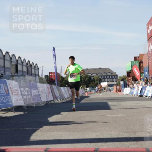 03.10.2025 - Köhlbrandbrückenlauf Jannik Wohlers http://msf.ph/oto/9081372 03.10.2025 12:50:37 Ziel 6248 meine-sportfotos.de
