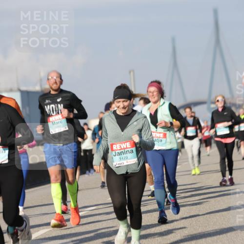 03.10.2025 - Köhlbrandbrückenlauf Jannik Wohlers http://msf.ph/oto/9081382 03.10.2025 10:02:20 Position 3 2051, 1282, 1479 meine-sportfotos.de