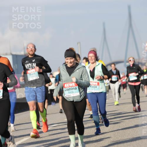 03.10.2025 - Köhlbrandbrückenlauf Jannik Wohlers http://msf.ph/oto/9081390 03.10.2025 10:02:20 Position 3 2051, 1479, 1911 meine-sportfotos.de