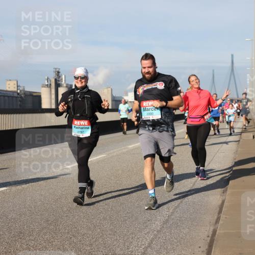 03.10.2025 - Köhlbrandbrückenlauf Lena Gebhardt http://msf.ph/oto/9081391 03.10.2025 10:04:14 Position 2 2787, 2000 meine-sportfotos.de