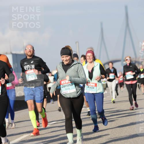 03.10.2025 - Köhlbrandbrückenlauf Jannik Wohlers http://msf.ph/oto/9081392 03.10.2025 10:02:20 Position 3 2051, 1282, 1479, 1911 meine-sportfotos.de