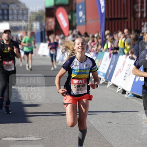 03.10.2025 - Köhlbrandbrückenlauf Jannik Wohlers http://msf.ph/oto/9081397 03.10.2025 13:18:04 Ziel 4333, 4366, 4620, 4661, 4682, 4950, 5129, 5209, 6153, 6326, 6435, 6633, 6634 meine-sportfotos.de