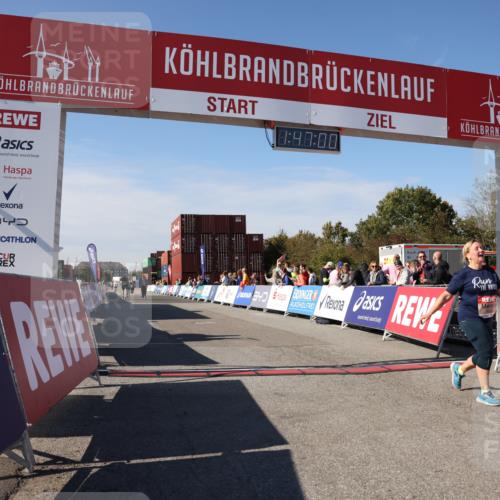 03.10.2025 - Köhlbrandbrückenlauf Lena Gebhardt http://msf.ph/oto/9081415 03.10.2025 13:47:01 Ziel 5295, 5372, 6558 meine-sportfotos.de