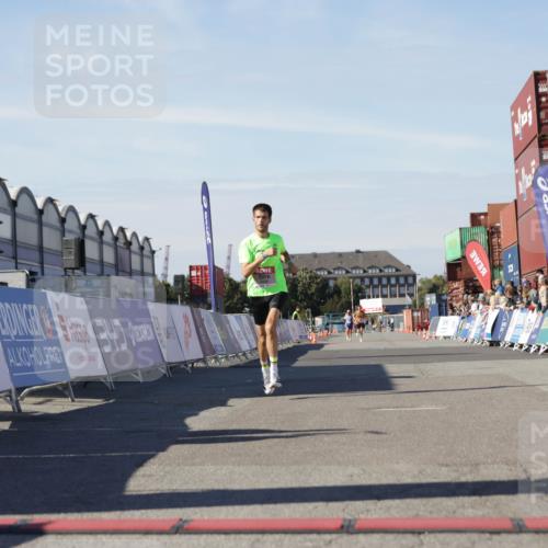 03.10.2025 - Köhlbrandbrückenlauf Jannik Wohlers http://msf.ph/oto/9081424 03.10.2025 12:50:37 Ziel 6248 meine-sportfotos.de