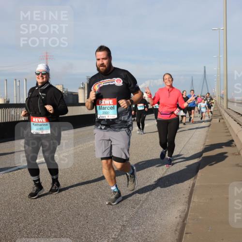 03.10.2025 - Köhlbrandbrückenlauf Lena Gebhardt http://msf.ph/oto/9081430 03.10.2025 10:04:15 Position 2 2787, 2000 meine-sportfotos.de