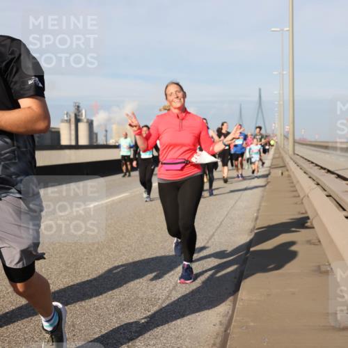 03.10.2025 - Köhlbrandbrückenlauf Lena Gebhardt http://msf.ph/oto/9081444 03.10.2025 10:04:16 Position 2 2000, 1910 meine-sportfotos.de
