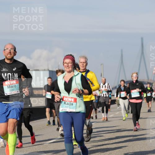 03.10.2025 - Köhlbrandbrückenlauf Jannik Wohlers http://msf.ph/oto/9081445 03.10.2025 10:02:23 Position 3 1282, 1911 meine-sportfotos.de