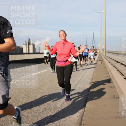 03.10.2025 - Köhlbrandbrückenlauf Lena Gebhardt http://msf.ph/oto/9081448 03.10.2025 10:04:16 Position 2 2000, 1910 meine-sportfotos.de
