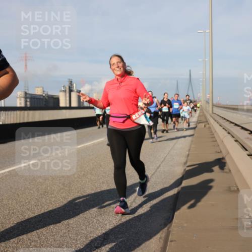 03.10.2025 - Köhlbrandbrückenlauf Lena Gebhardt http://msf.ph/oto/9081453 03.10.2025 10:04:16 Position 2 1910 meine-sportfotos.de