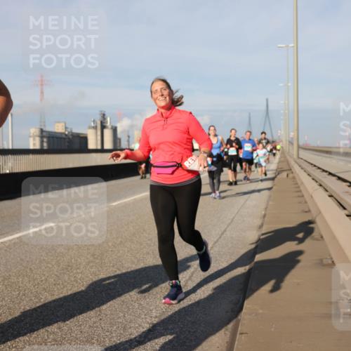 03.10.2025 - Köhlbrandbrückenlauf Lena Gebhardt http://msf.ph/oto/9081461 03.10.2025 10:04:16 Position 2 10 meine-sportfotos.de