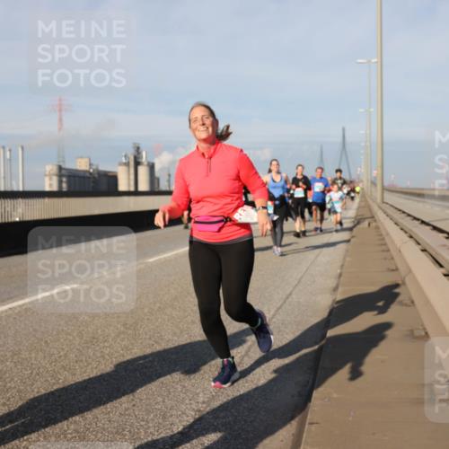 03.10.2025 - Köhlbrandbrückenlauf Lena Gebhardt http://msf.ph/oto/9081465 03.10.2025 10:04:16 Position 2  meine-sportfotos.de