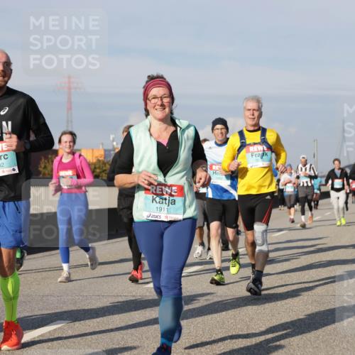 03.10.2025 - Köhlbrandbrückenlauf Jannik Wohlers http://msf.ph/oto/9081471 03.10.2025 10:02:24 Position 3 1282, 1911, 1862, 3050 meine-sportfotos.de