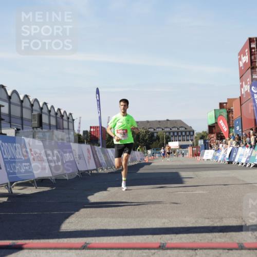 03.10.2025 - Köhlbrandbrückenlauf Jannik Wohlers http://msf.ph/oto/9081474 03.10.2025 12:50:37 Ziel 6248 meine-sportfotos.de