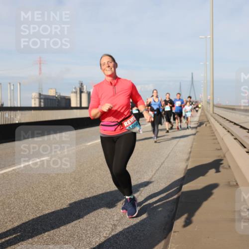 03.10.2025 - Köhlbrandbrückenlauf Lena Gebhardt http://msf.ph/oto/9081477 03.10.2025 10:04:16 Position 2  meine-sportfotos.de