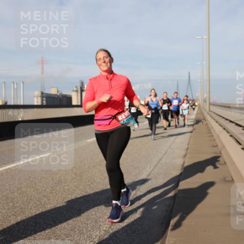 03.10.2025 - Köhlbrandbrückenlauf Lena Gebhardt http://msf.ph/oto/9081485 03.10.2025 10:04:16 Position 2  meine-sportfotos.de