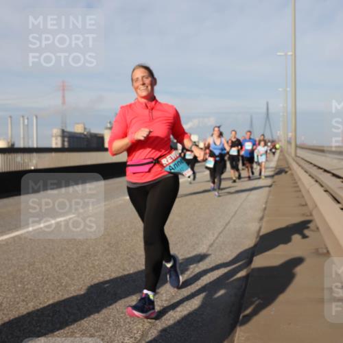 03.10.2025 - Köhlbrandbrückenlauf Lena Gebhardt http://msf.ph/oto/9081488 03.10.2025 10:04:16 Position 2  meine-sportfotos.de