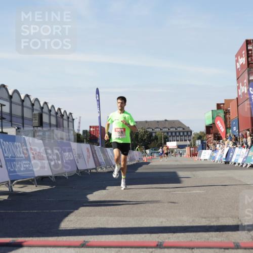 03.10.2025 - Köhlbrandbrückenlauf Jannik Wohlers http://msf.ph/oto/9081492 03.10.2025 12:50:37 Ziel 6248 meine-sportfotos.de