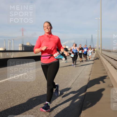 03.10.2025 - Köhlbrandbrückenlauf Lena Gebhardt http://msf.ph/oto/9081499 03.10.2025 10:04:16 Position 2  meine-sportfotos.de