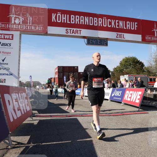 03.10.2025 - Köhlbrandbrückenlauf Lena Gebhardt http://msf.ph/oto/9081504 03.10.2025 13:47:12 Ziel 5136, 5293, 5635, 5636, 6073 meine-sportfotos.de