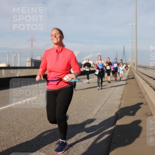 03.10.2025 - Köhlbrandbrückenlauf Lena Gebhardt http://msf.ph/oto/9081512 03.10.2025 10:04:16 Position 2  meine-sportfotos.de