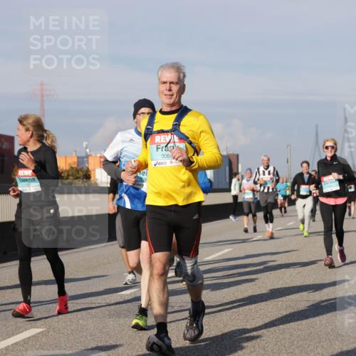 03.10.2025 - Köhlbrandbrückenlauf Jannik Wohlers http://msf.ph/oto/9081520 03.10.2025 10:02:25 Position 3 100, 3056 meine-sportfotos.de