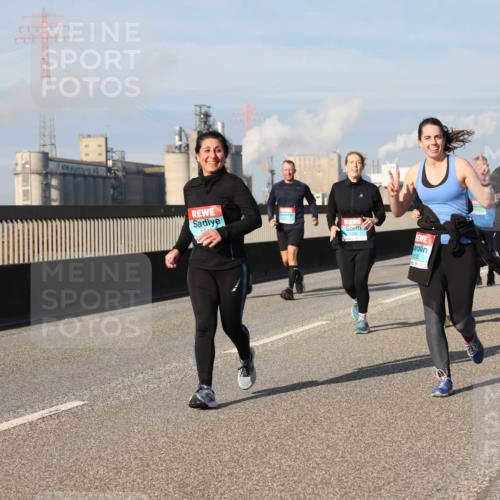 03.10.2025 - Köhlbrandbrückenlauf Lena Gebhardt http://msf.ph/oto/9081526 03.10.2025 10:04:17 Position 2 1010 meine-sportfotos.de