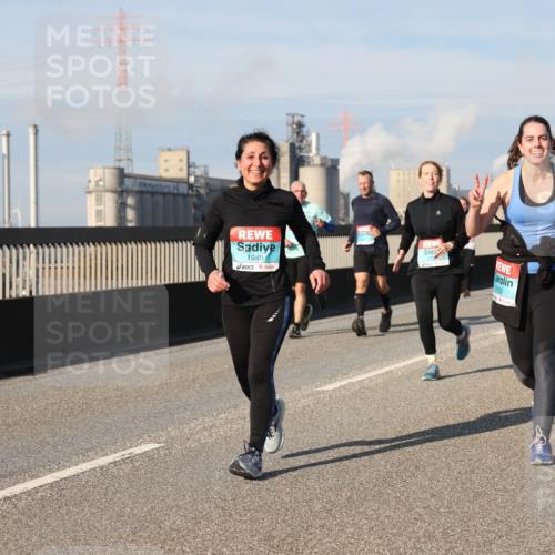 03.10.2025 - Köhlbrandbrückenlauf Lena Gebhardt http://msf.ph/oto/9081541 03.10.2025 10:04:18 Position 2 1940 meine-sportfotos.de